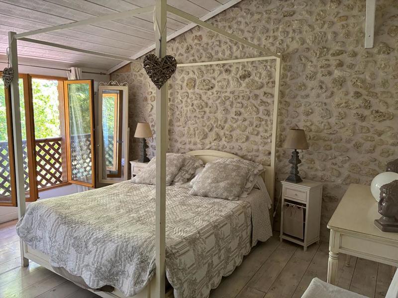 Maison - 325 m² - 8 pièces