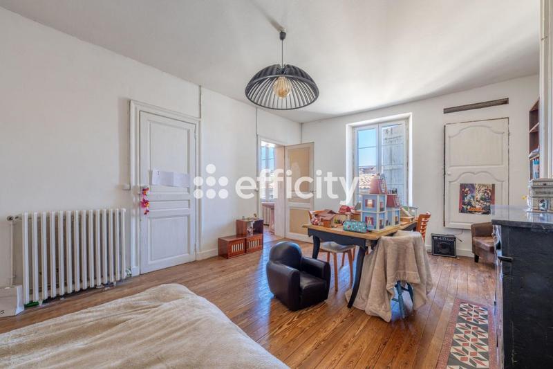 Maison - 300 m² - 8 pièces