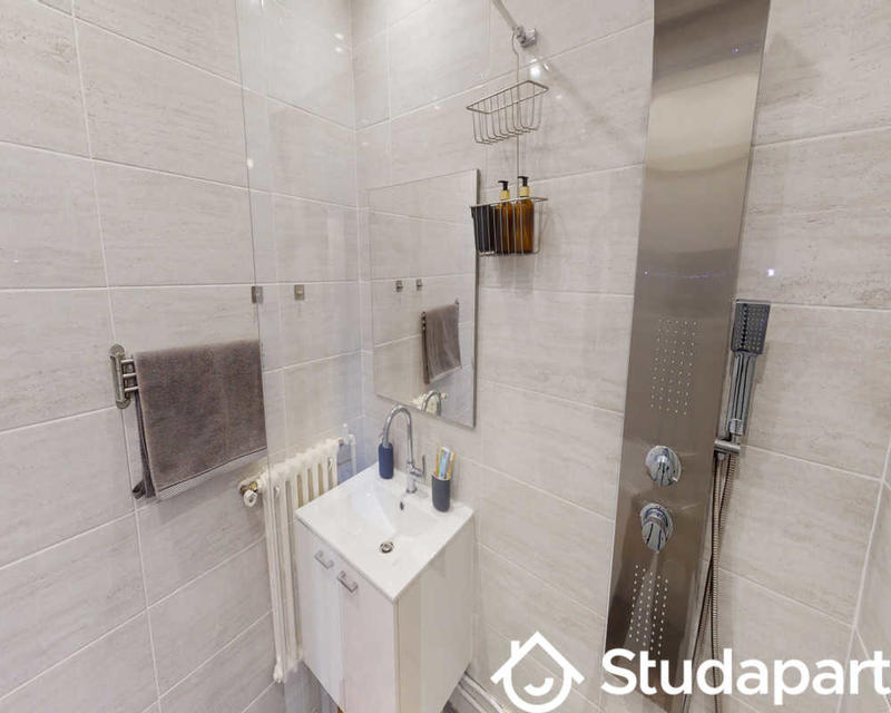 Chambre - 90 m² - 1 pièce