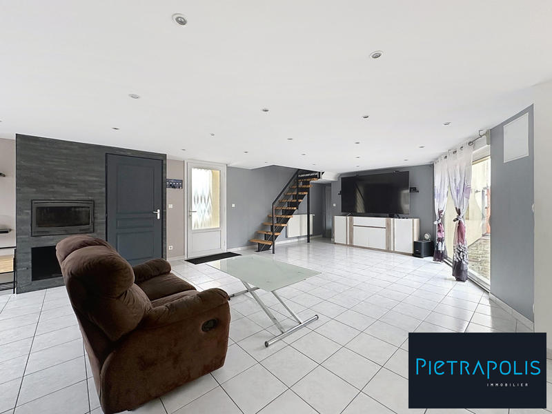 Maison - 380 m² - 6 pièces