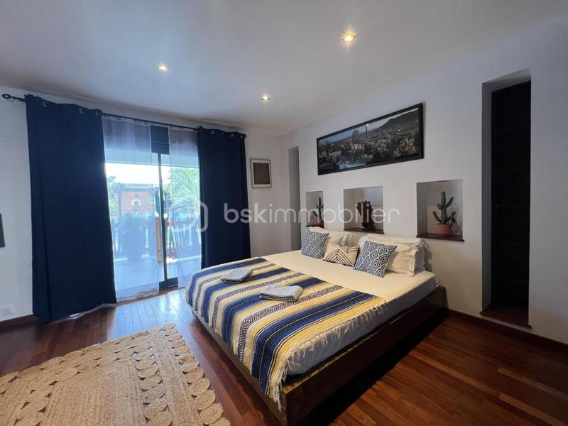 Propriété - 374 m² - 13 pièces