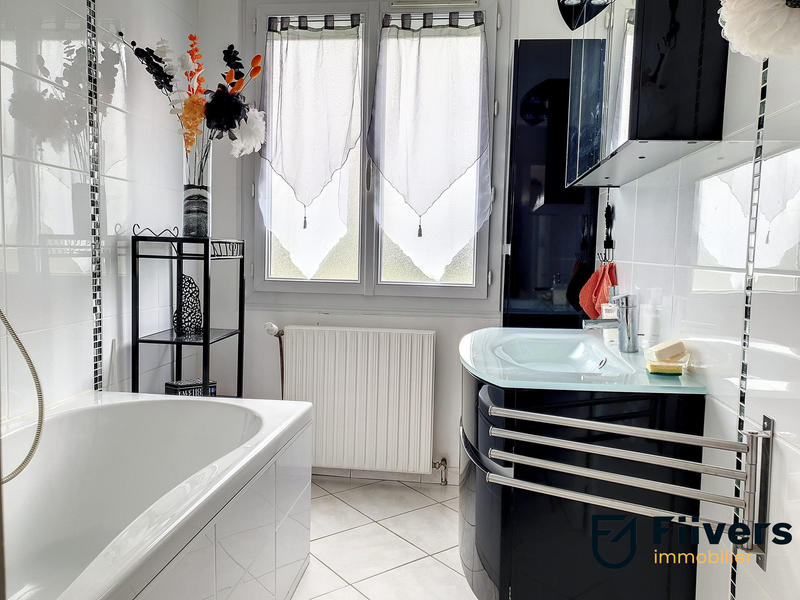 Maison - 140 m² - 7 pièces