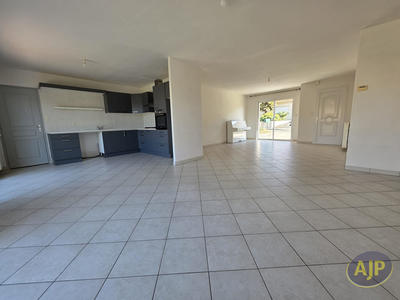 Maison - 99 m² - 5 pièces