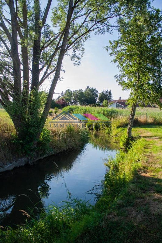 Local commercial - 1 800 m² - 25 pièces