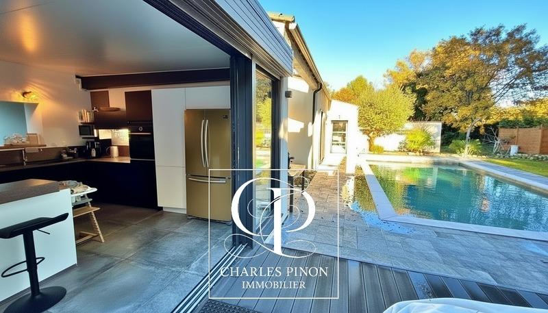 Villa - 219 m² - 6 pièces