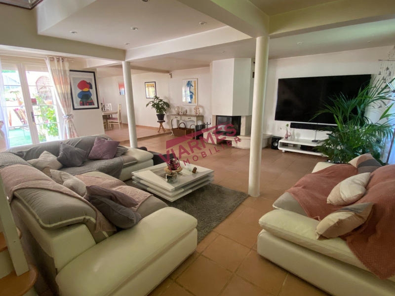 Maison - 196 m² - 8 pièces