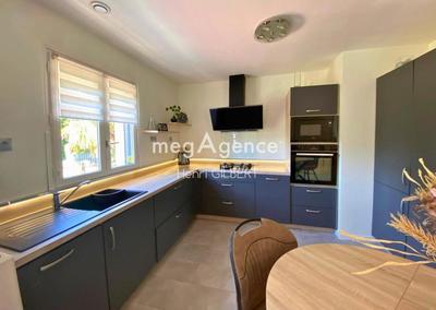 Maison traditionnelle - 103 m² - 6 pièces