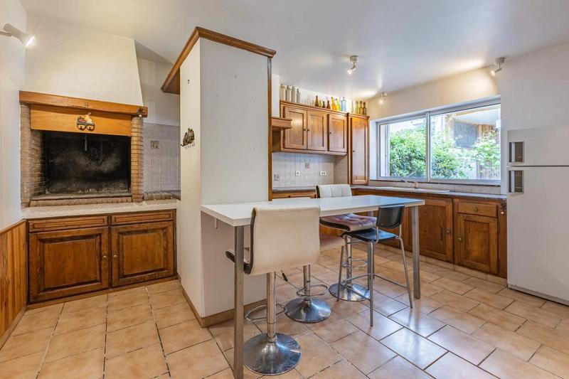 Maison - 216 m² - 6 pièces