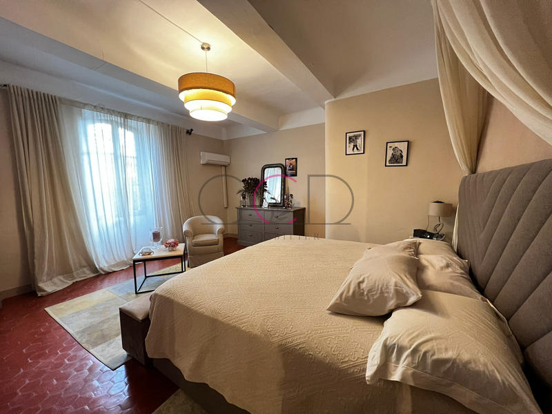 Propriété - 400 m² - 10 pièces