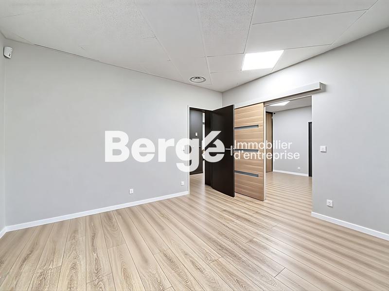 Local commercial - 147 m² - 8 pièces