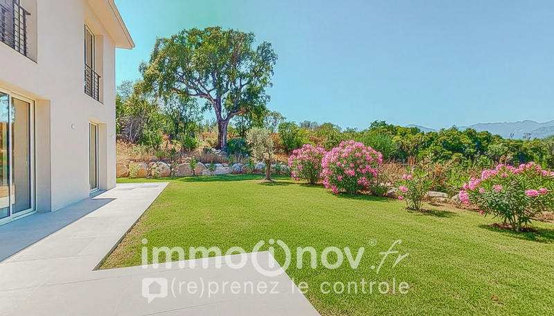 Maison d'architecte - 220 m² - 8 pièces