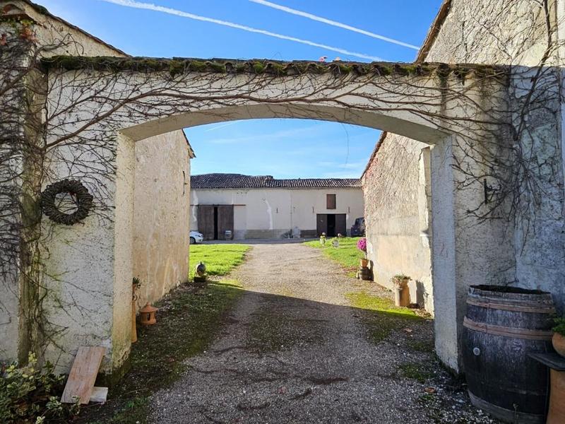 Corps de ferme - 270 m² - 17 pièces