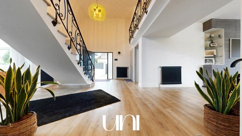 Maison - 260 m² - 6 pièces