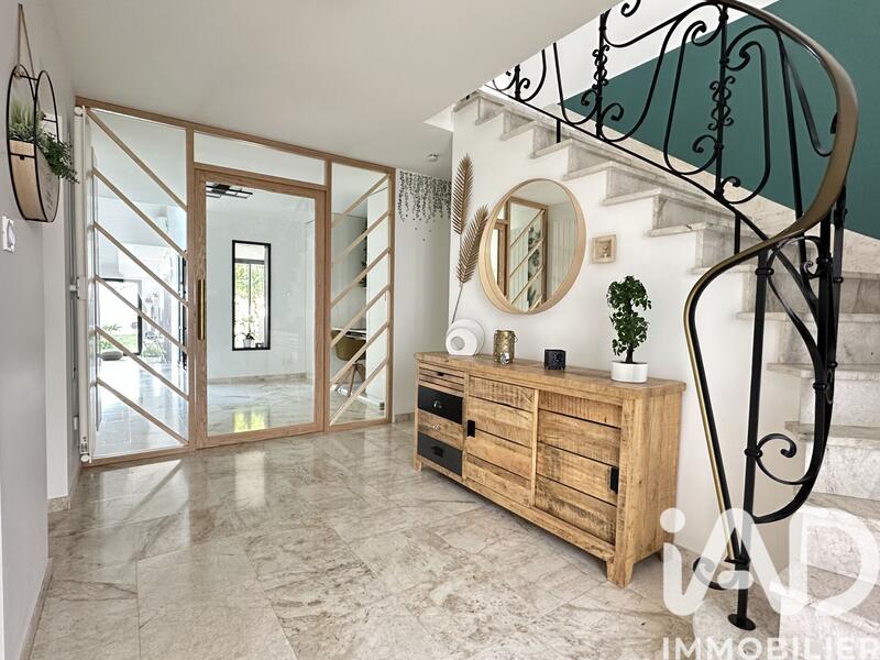 Maison de ville - 200 m² - 8 pièces