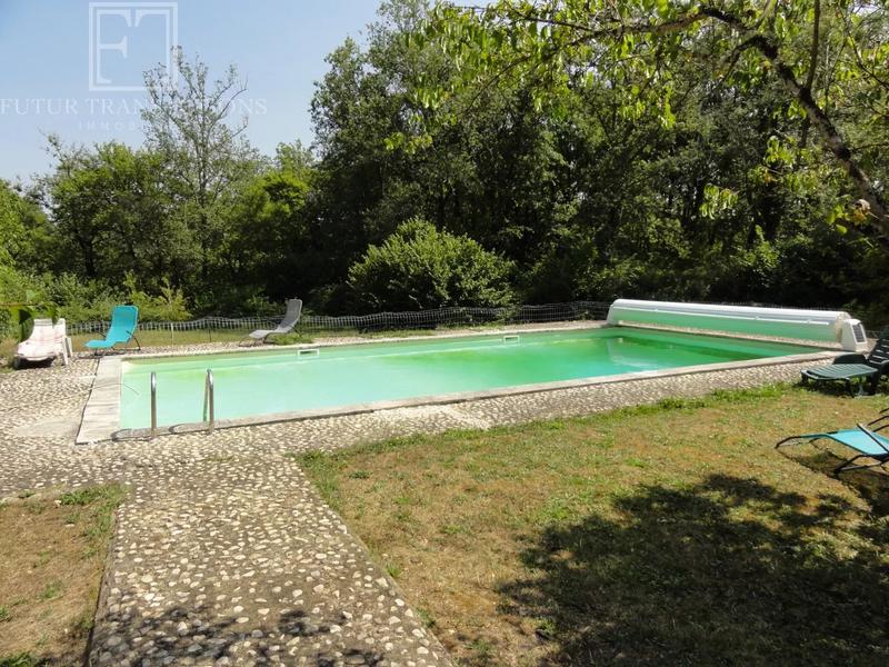 Maison - 390 m² - 16 pièces