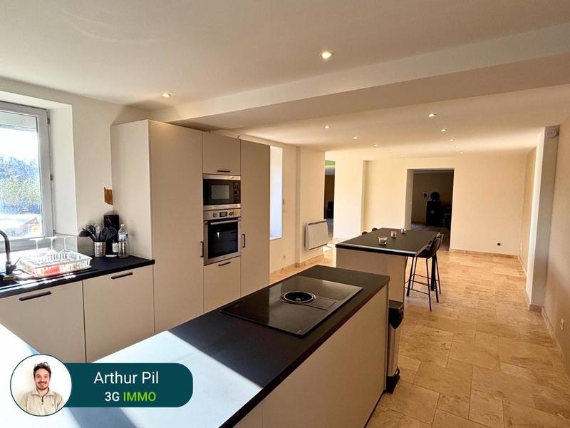 Maison - 225 m² - 6 pièces