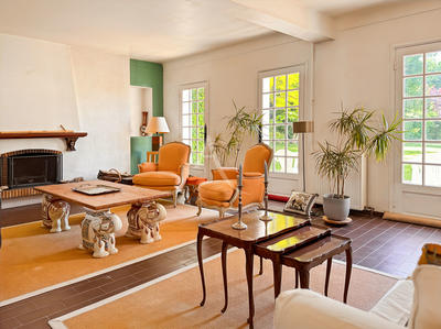 Maison - 220 m² - 8 pièces