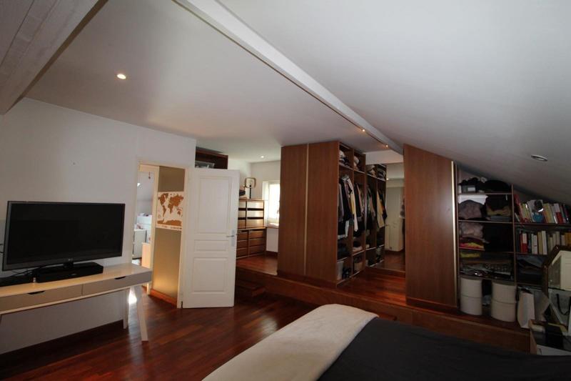 Villa - 216 m² - 9 pièces