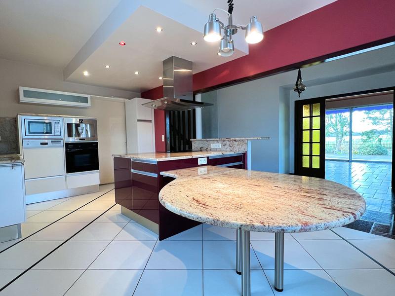 Maison - 247 m² - 7 pièces