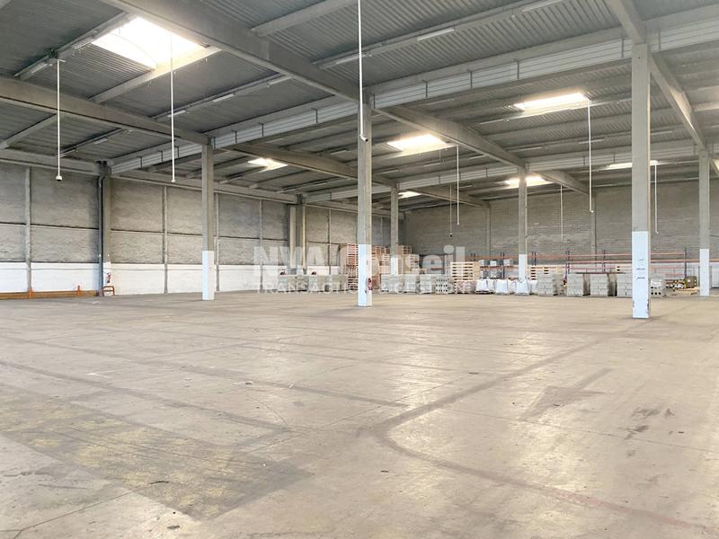 Entrepôt - 2 319 m²