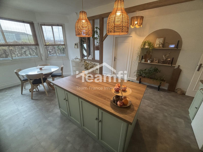 Maison - 255 m² - 7 pièces