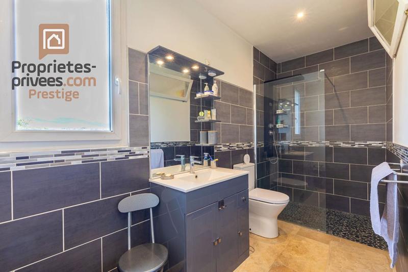 Maison - 275 m² - 10 pièces