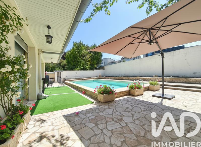 Maison - 303 m² - 9 pièces