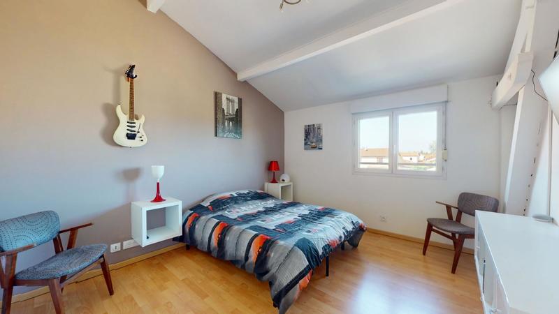 Maison - 202 m² - 7 pièces