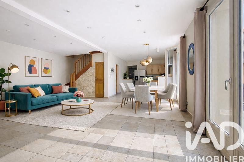 Maison - 218 m² - 8 pièces