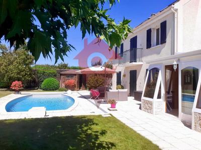 Maison - 180 m² - 8 pièces