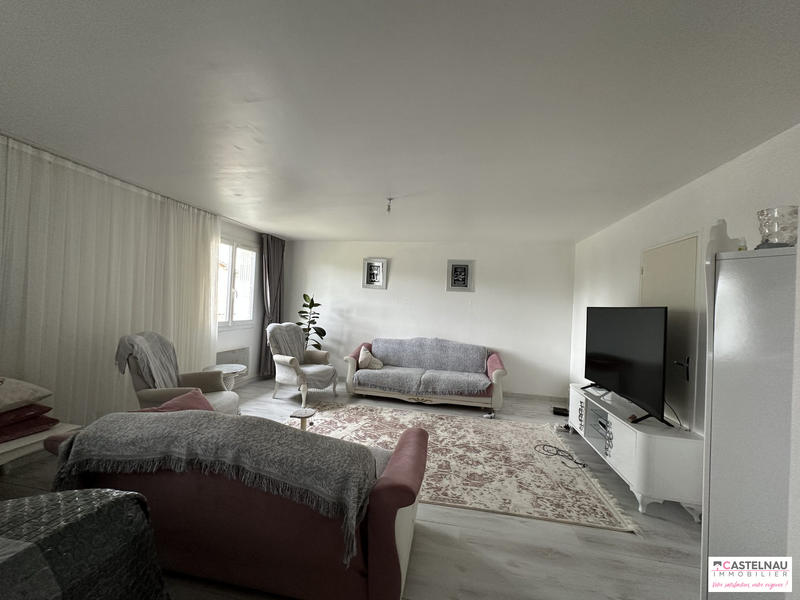 Maison traditionnelle - 240 m² - 8 pièces