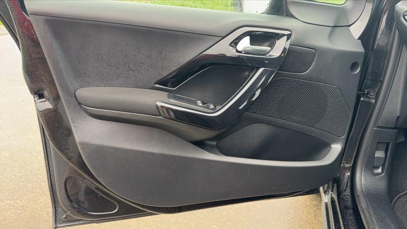 Peugeot 208 1.6 BlueHDi 75 Active Business 2pl.