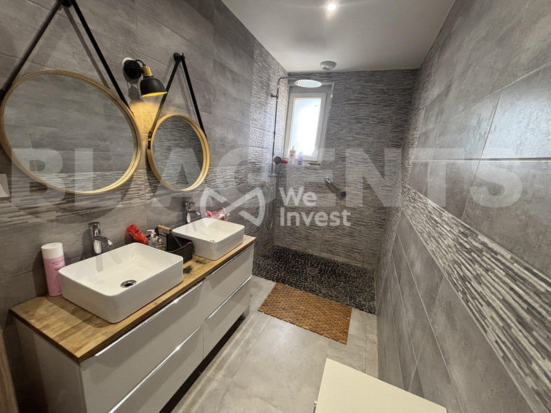 Maison - 222 m² - 7 pièces