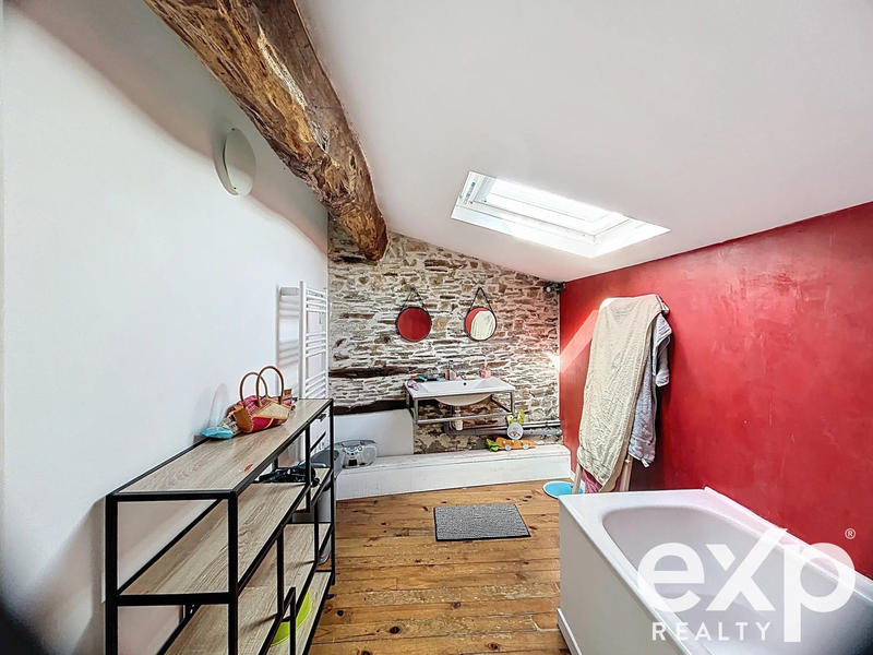 Maison - 209 m² - 9 pièces