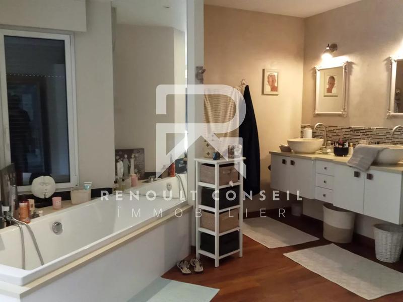 Maison - 180 m² - 5 pièces