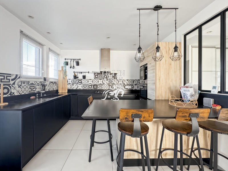 Maison - 180 m² - 6 pièces