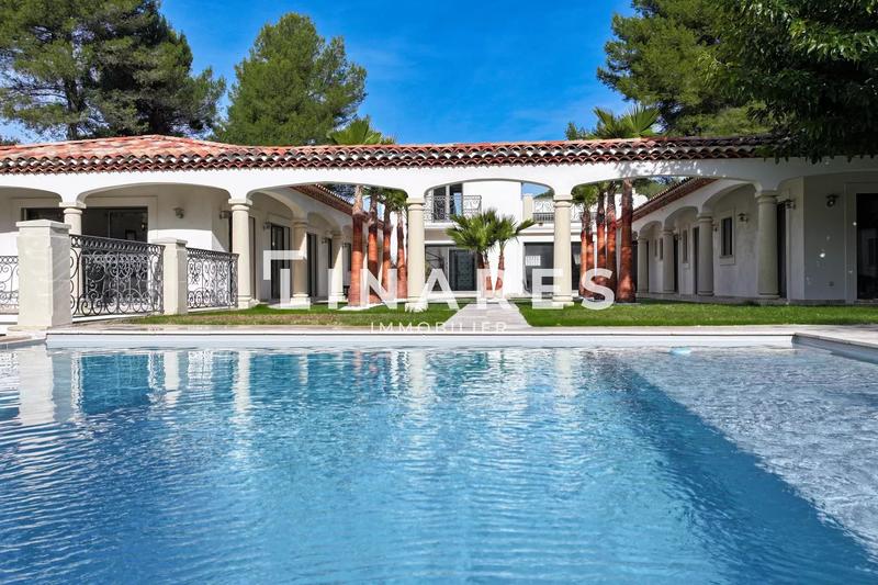 Maison - 360 m² - 5 pièces