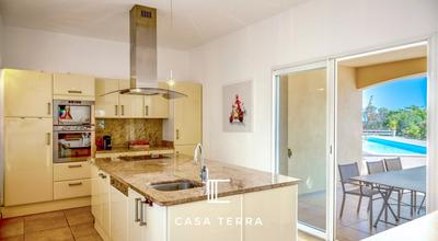 Propriété - 263 m² - 6 pièces