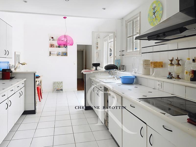 Maison - 285 m² - 10 pièces