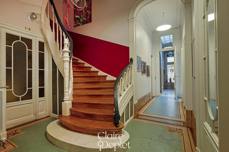 Maison bourgeoise - 325 m² - 9 pièces