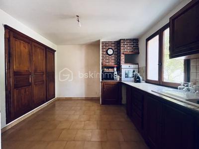 Maison - 216 m² - 8 pièces