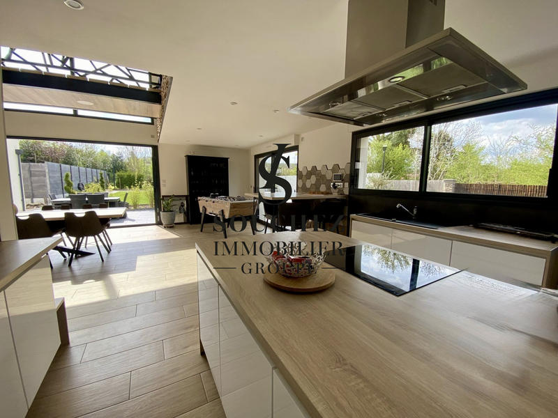 Maison contemporaine - 245 m² - 8 pièces