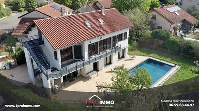 Maison - 220 m² - 9 pièces