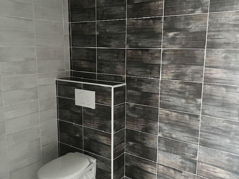 Local commercial - 121 m² - 1 pièce