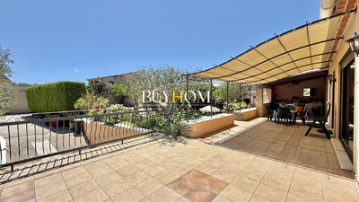 Maison - 220 m² - 9 pièces