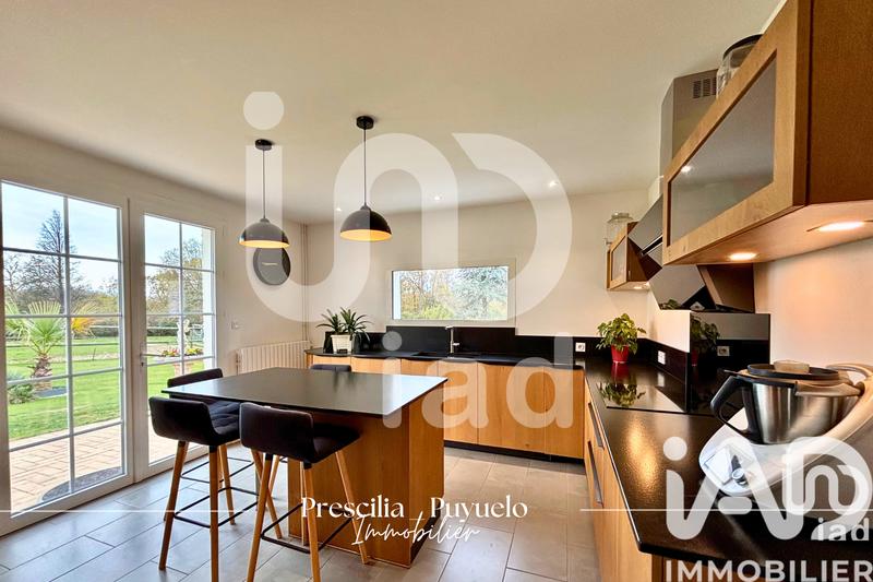 Maison - 279 m² - 9 pièces