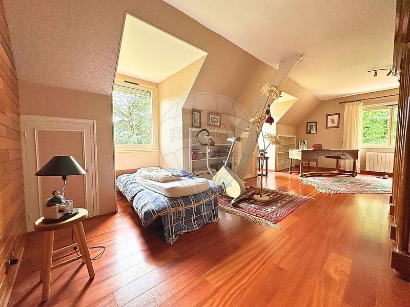 Propriété - 220 m² - 8 pièces