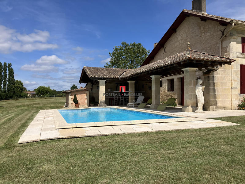 Maison - 228 m² - 6 pièces