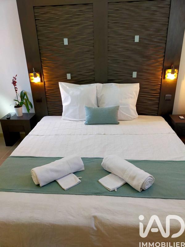 Maison - 225 m² - 10 pièces