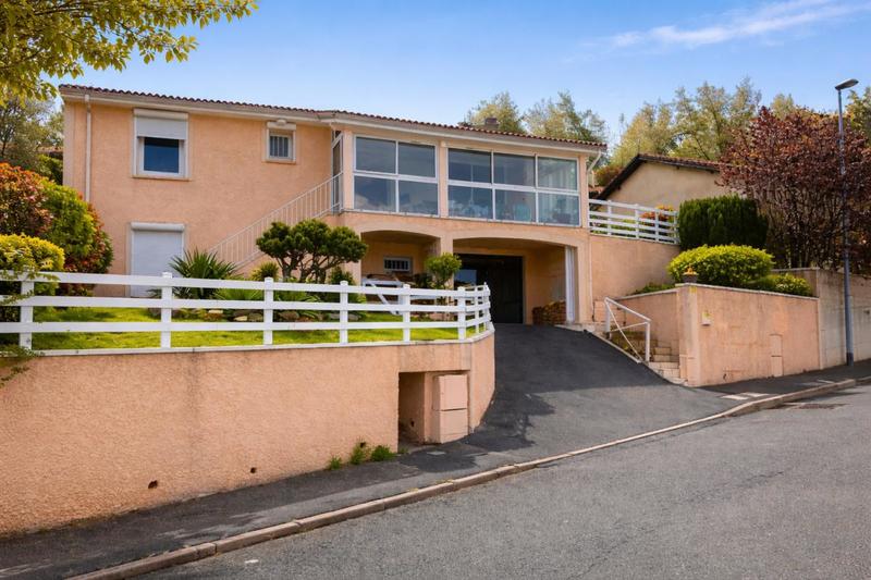 Maison - 101 m² - 5 pièces